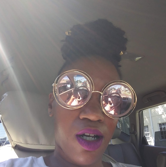 Meet your Posher, Lameka - Picture 2 of 4